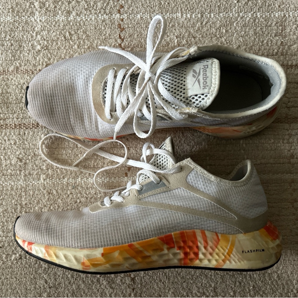 Reebok Flashfilm running shoes. Size 8 GUC.